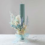 Lumânare de botez albastră cu flori stabilizate – ceară naturală, 40 cm