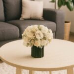 Aranjament cu trandafiri albi stabilizați