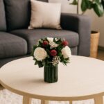 Aranjament floral cu trandafiri albi stabilizați – Naivasha