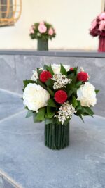 Aranjament floral cu trandafiri albi stabilizați – Naivasha - imagine 2