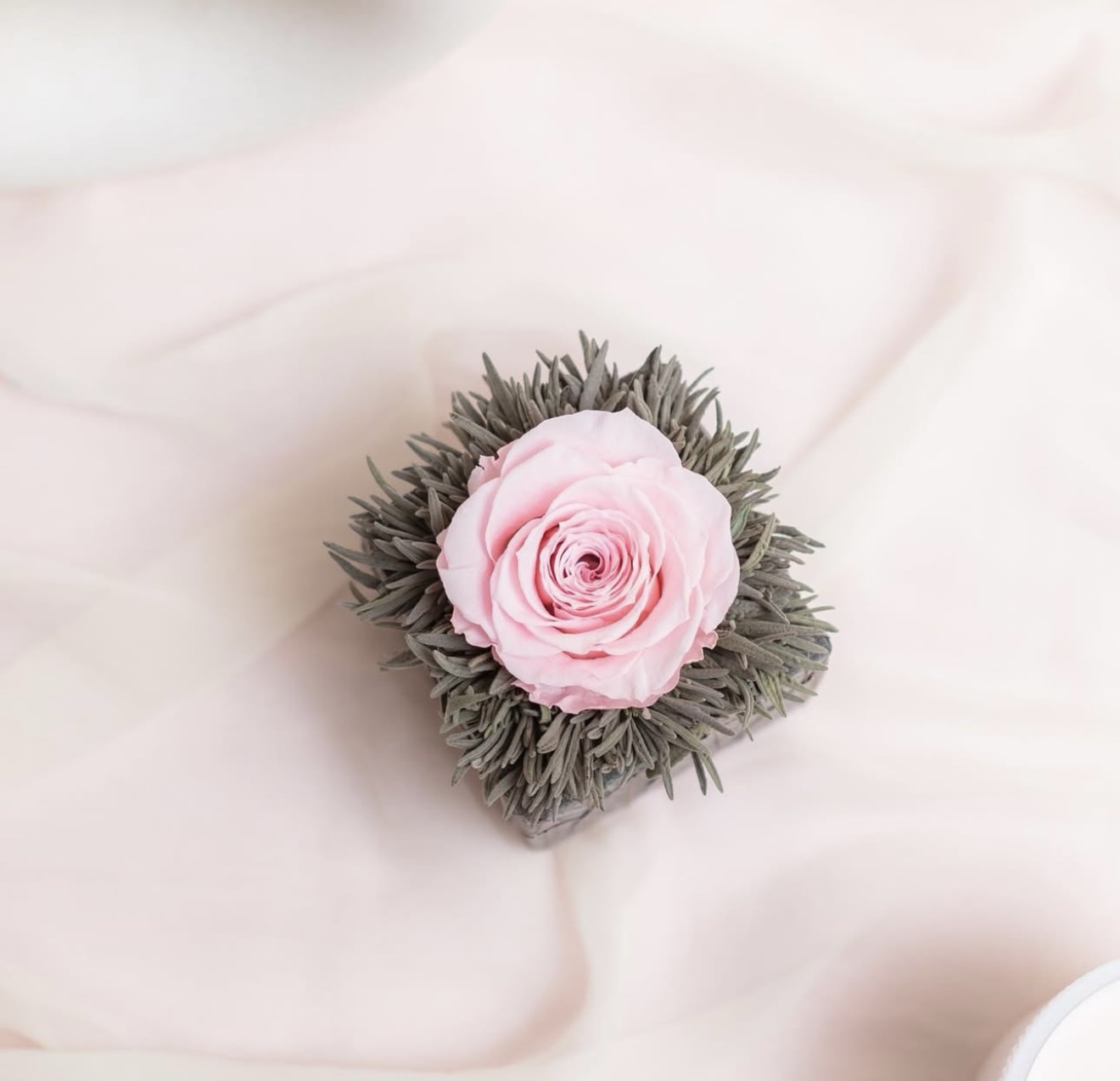 Cub floral cu lavandă și trandafir stabilizat Cub floral cu lavandă și trandafir stabilizat