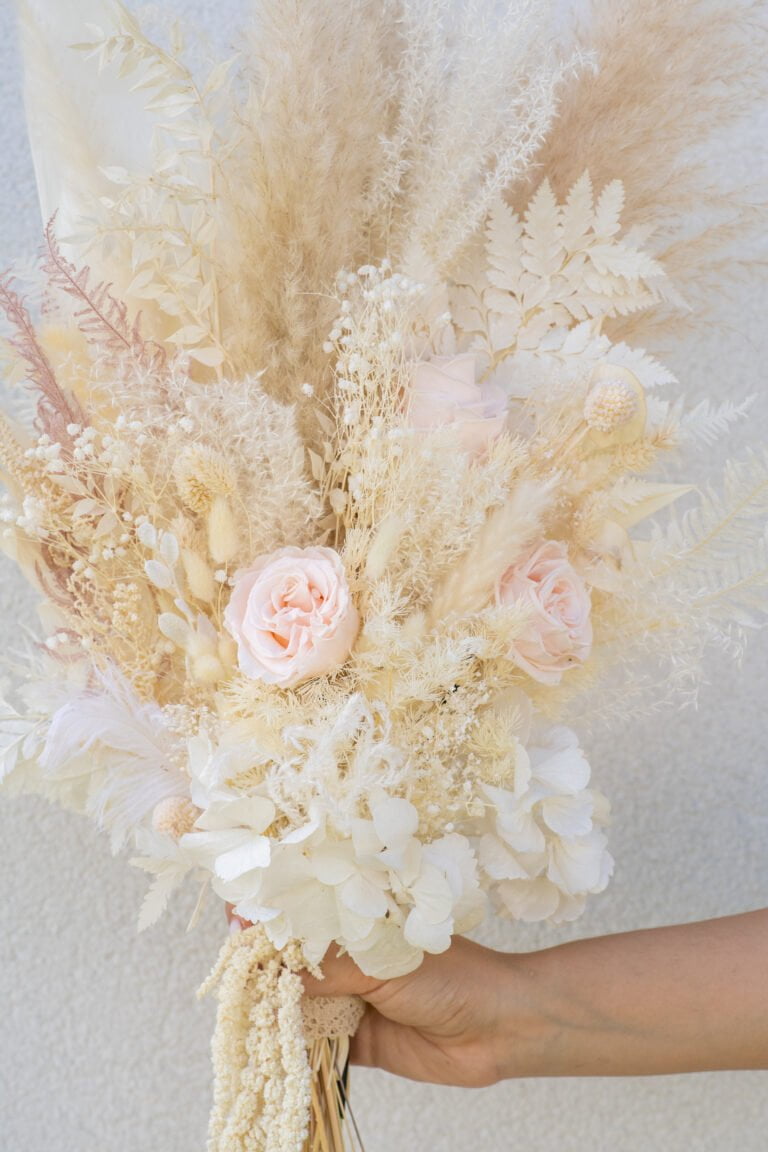 Buchet de mireasă cu pampas și flori stabilizate