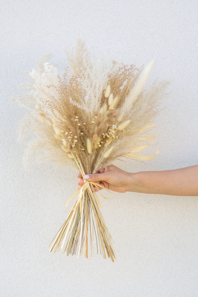 Buchet de mireasă flori naturale stabilizate - Simple