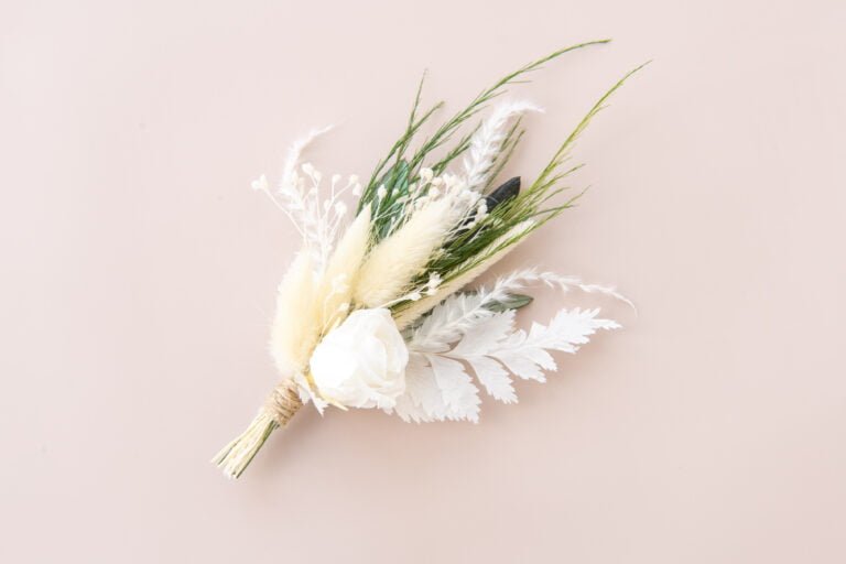 Cocardă mire din flori stabilizate