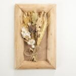 Ramă decorativă din lemn cu plante uscate