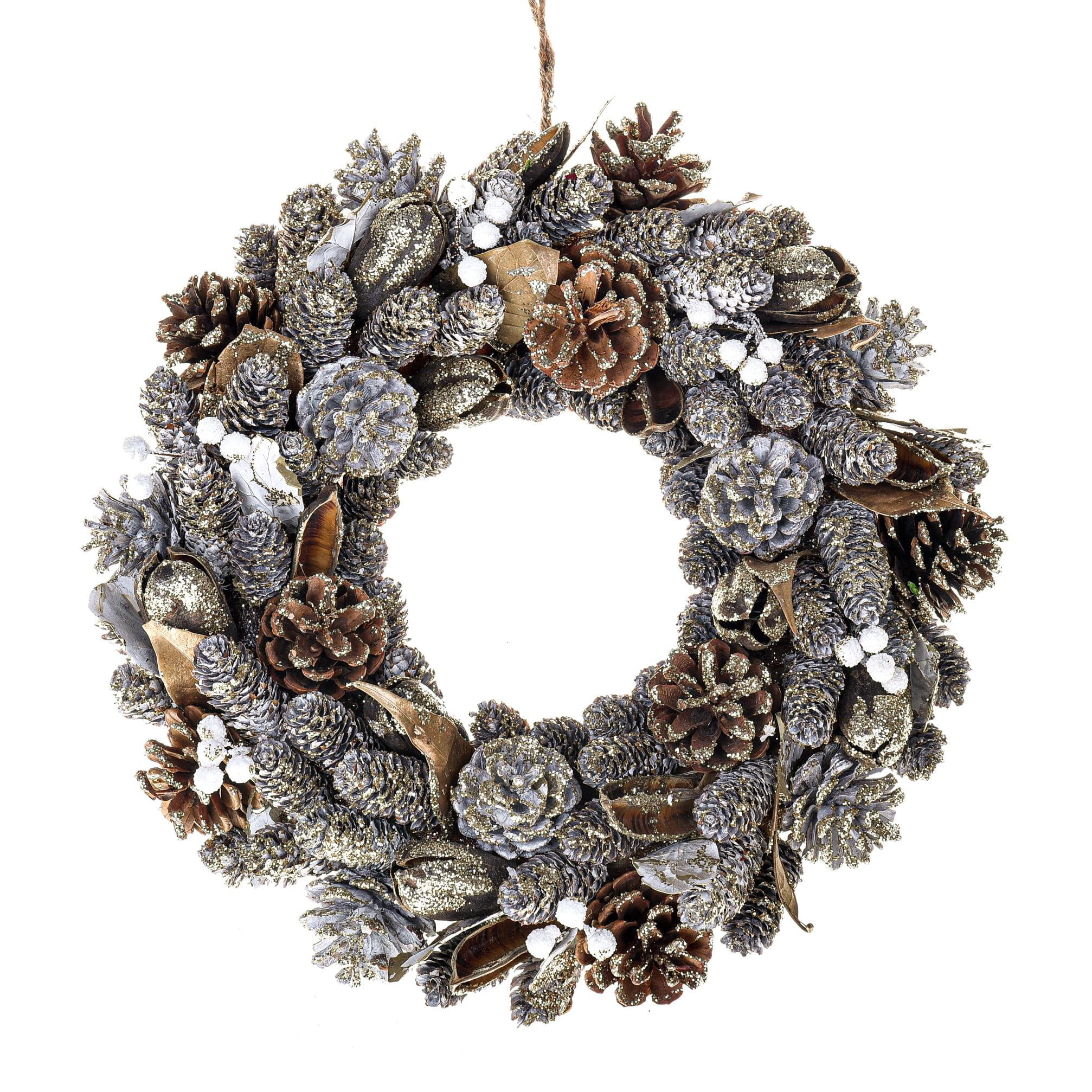Coroniță de Crăciun „White Christmas” cu conuri naturale, accente aurii și efect de zăpadă Coroniță de Crăciun „White Christmas” cu conuri naturale, accente aurii și efect de zăpadă