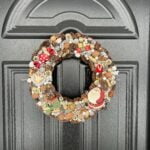 Coroniță de Crăciun decorativă cu detalii festive – 35 cm