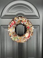 Coroniță de Crăciun decorativă cu detalii festive – 35 cm